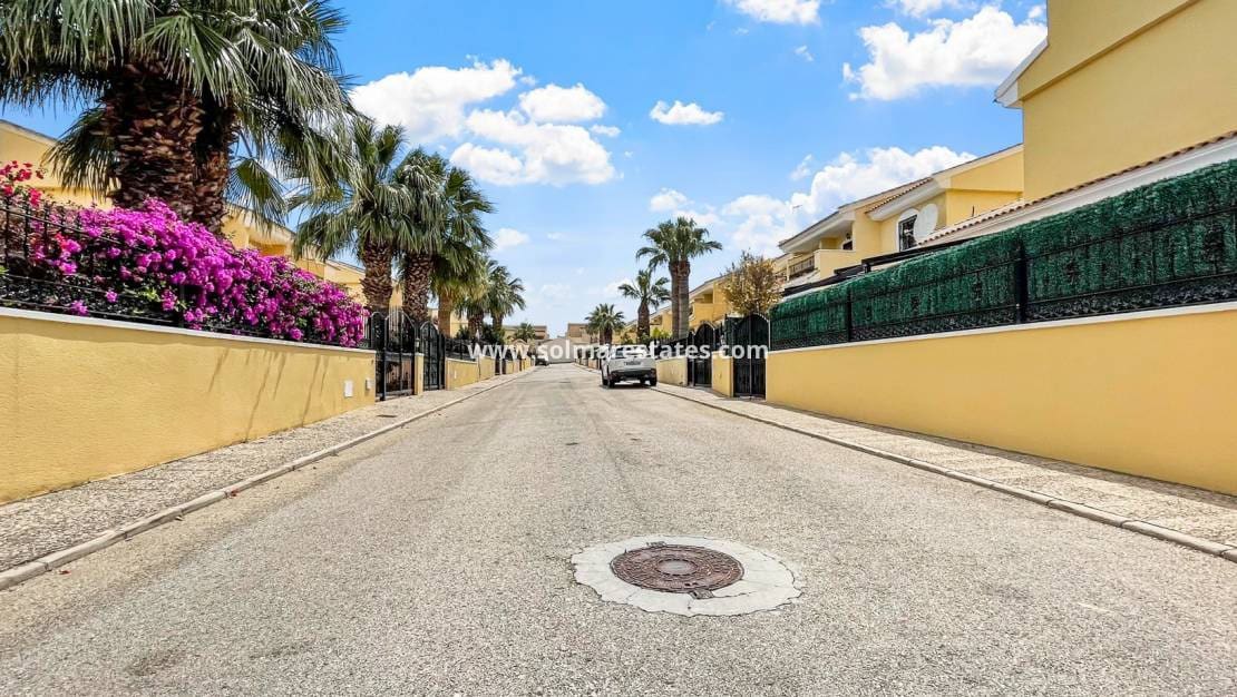 3 soverom Villa til salgs i Villamartin med svømmebasseng - € 435 900 (Ref: 9946007)