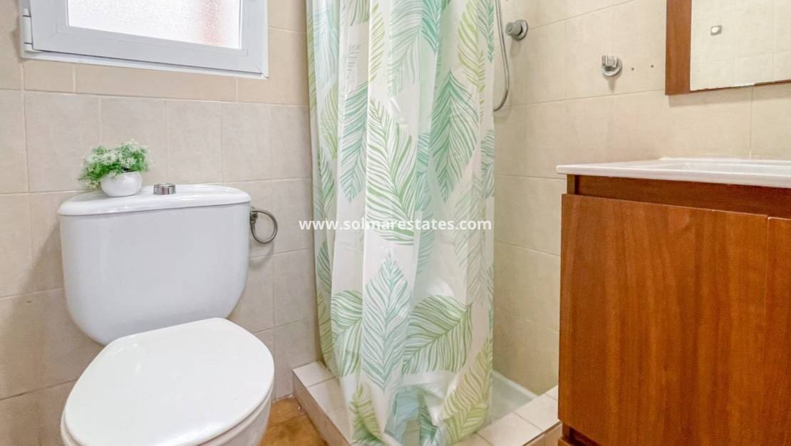 Casa de 2 habitaciones en Playa Flamenca en venta - 249.000 € (Ref: 9946008)