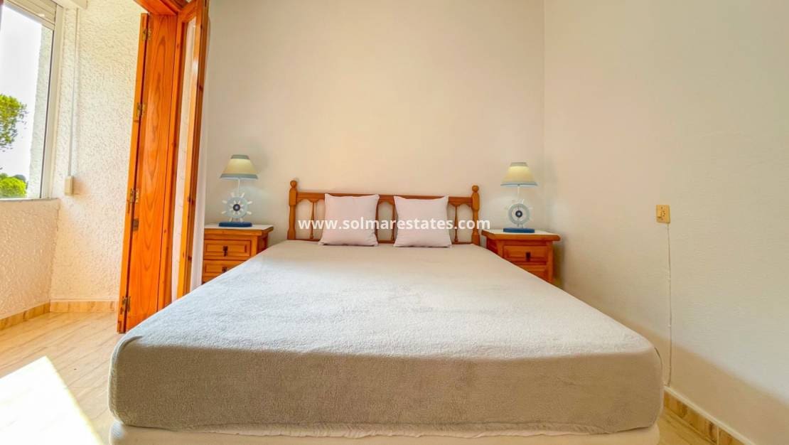 Casa de 2 habitaciones en Playa Flamenca en venta - 249.000 € (Ref: 9946008)