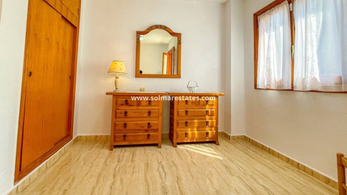 Casa de 2 habitaciones en Playa Flamenca en venta - 249.000 € (Ref: 9946008)