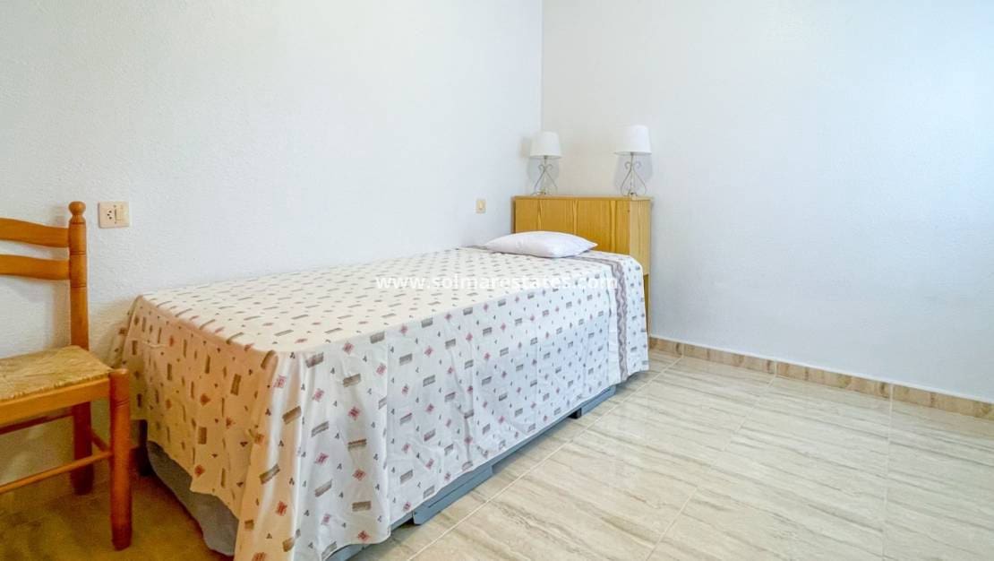 Casa de 2 habitaciones en Playa Flamenca en venta - 249.000 € (Ref: 9946008)