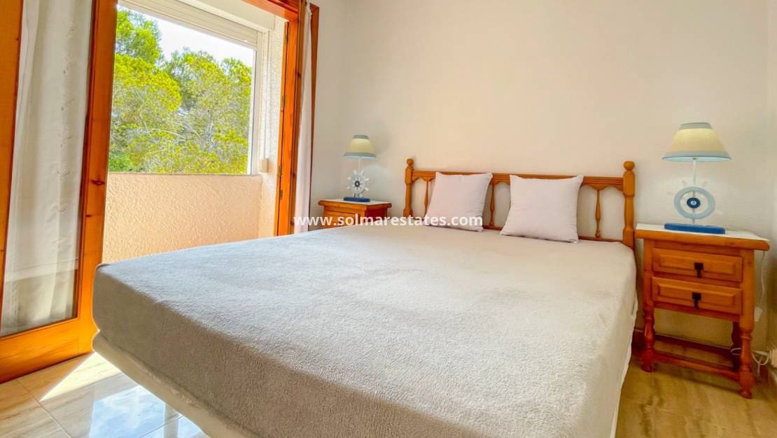 Casa de 2 habitaciones en Playa Flamenca en venta - 249.000 € (Ref: 9946008)