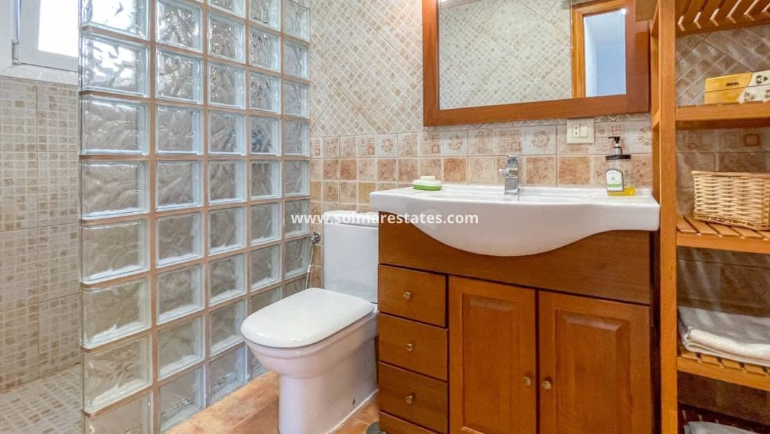 Casa de 2 habitaciones en Playa Flamenca en venta - 249.000 € (Ref: 9946008)