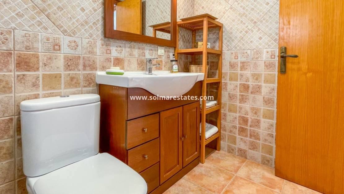 Casa de 2 habitaciones en Playa Flamenca en venta - 249.000 € (Ref: 9946008)