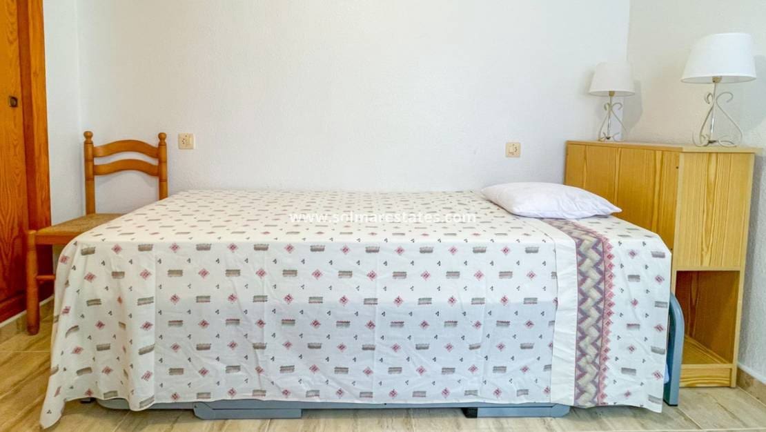 Casa de 2 habitaciones en Playa Flamenca en venta - 249.000 € (Ref: 9946008)