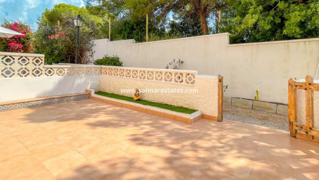Casa de 2 habitaciones en Playa Flamenca en venta - 249.000 € (Ref: 9946008)