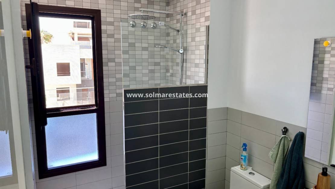 2 makuuhuone Huoneisto myytävänä paikassa Algorfa mukana uima-altaan - 279 000 € (Ref: 9946319)