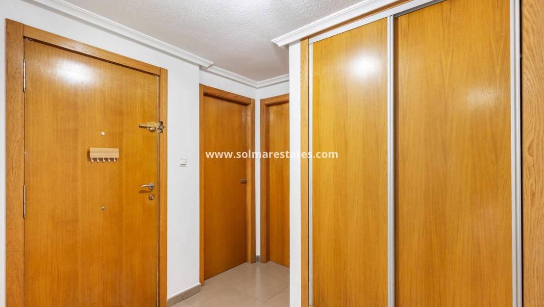 2 sovrum Lägenhet till salu i Torrevieja - 139 900 € (Ref: 9946322)