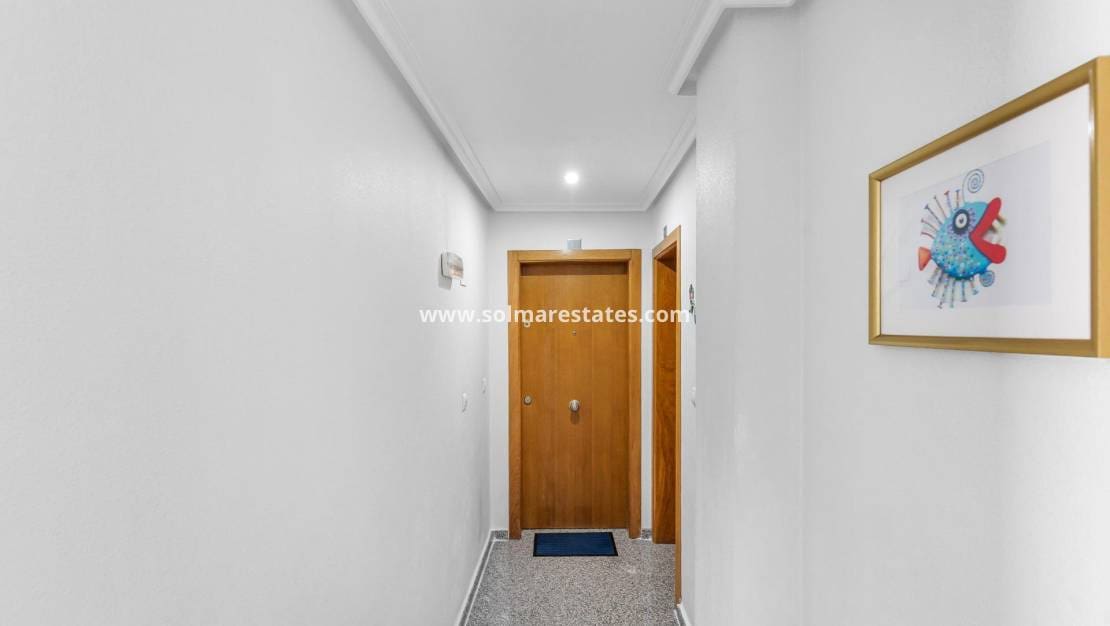 2 sovrum Lägenhet till salu i Torrevieja - 139 900 € (Ref: 9946322)