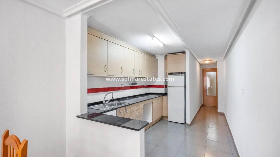 2 sovrum Lägenhet till salu i Torrevieja - 139 900 € (Ref: 9946322)