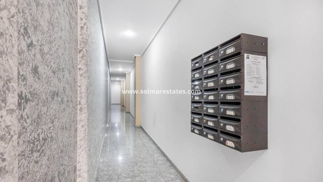 2 sovrum Lägenhet till salu i Torrevieja - 139 900 € (Ref: 9946322)