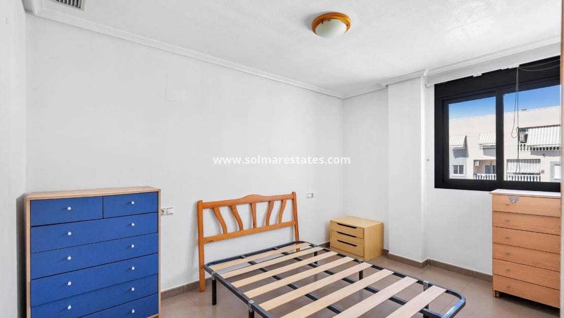 2 sovrum Lägenhet till salu i Torrevieja - 139 900 € (Ref: 9946322)