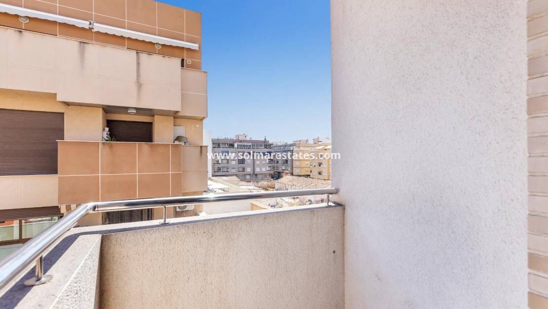 2 sovrum Lägenhet till salu i Torrevieja - 139 900 € (Ref: 9946322)