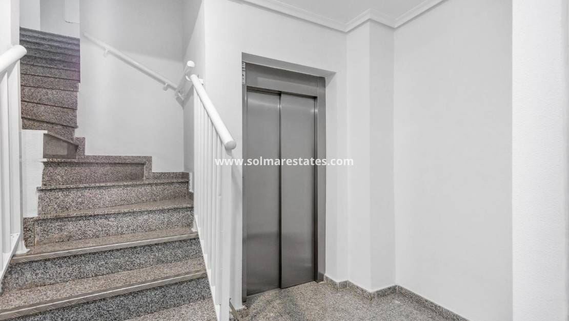 2 sovrum Lägenhet till salu i Torrevieja - 139 900 € (Ref: 9946322)