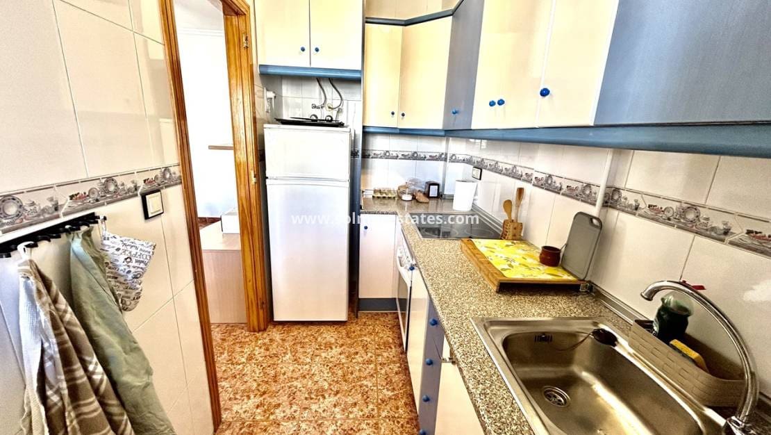 2 soveværelse Lejlighed til salg i Los Altos med swimmingpool - € 155.900 (Ref: 9948346)