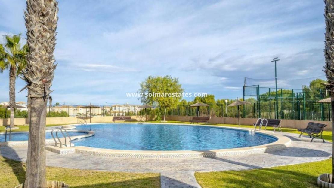 2 soveværelse Lejlighed til salg i Los Altos med swimmingpool - € 155.900 (Ref: 9948346)