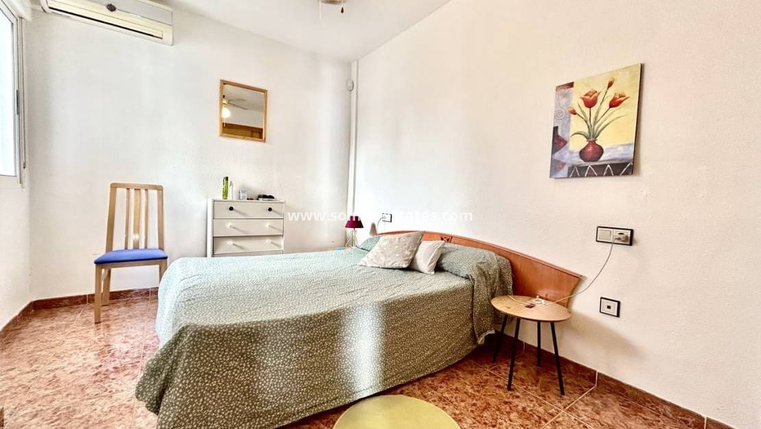 2 soveværelse Lejlighed til salg i Los Altos med swimmingpool - € 155.900 (Ref: 9948346)