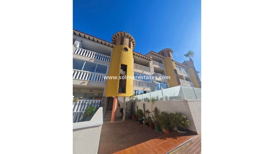Apartamento de 2 habitaciones en Villamartin en venta con piscina - 145.000 € (Ref: 9948541)