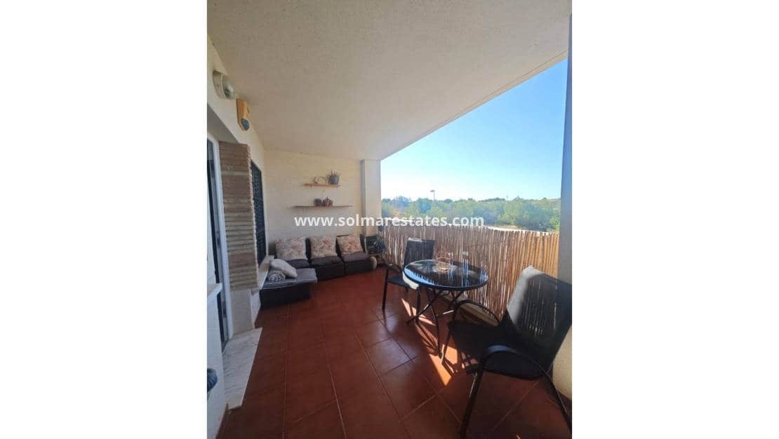 Apartamento de 2 habitaciones en Villamartin en venta con piscina - 145.000 € (Ref: 9948541)
