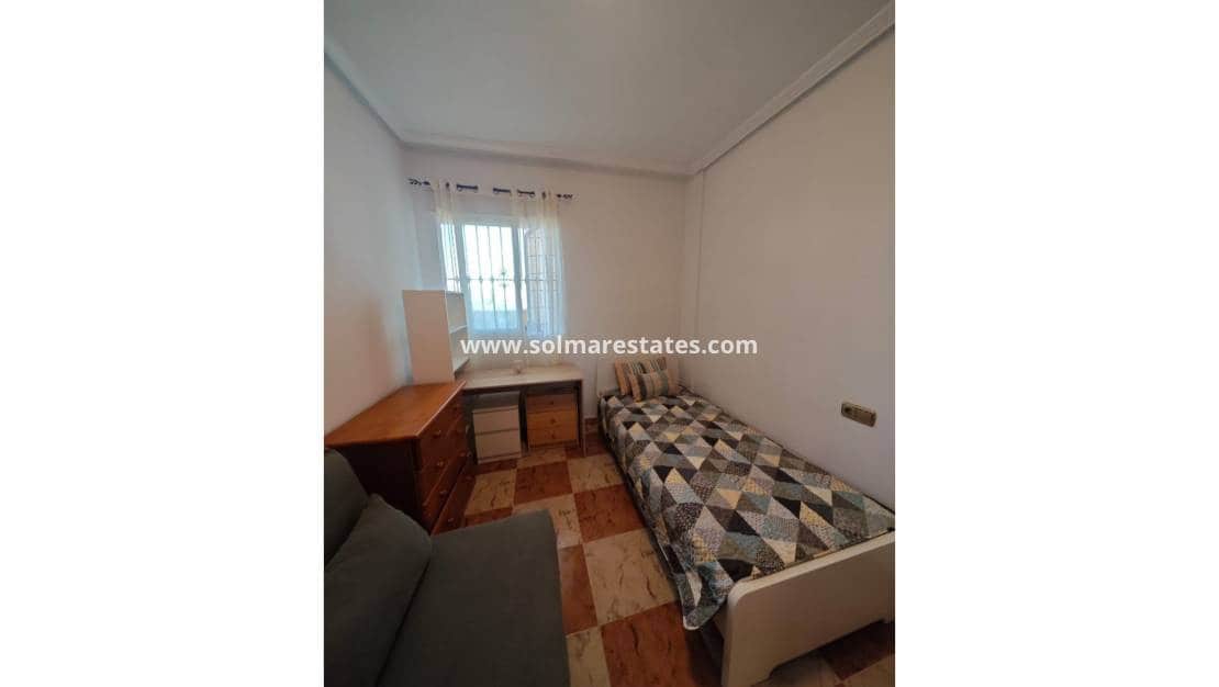 Apartamento de 2 habitaciones en Villamartin en venta con piscina - 145.000 € (Ref: 9948541)