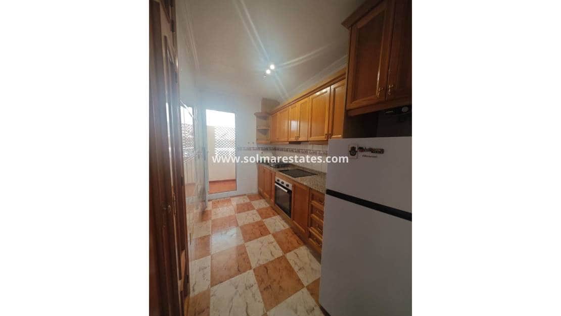 Apartamento de 2 habitaciones en Villamartin en venta con piscina - 145.000 € (Ref: 9948541)