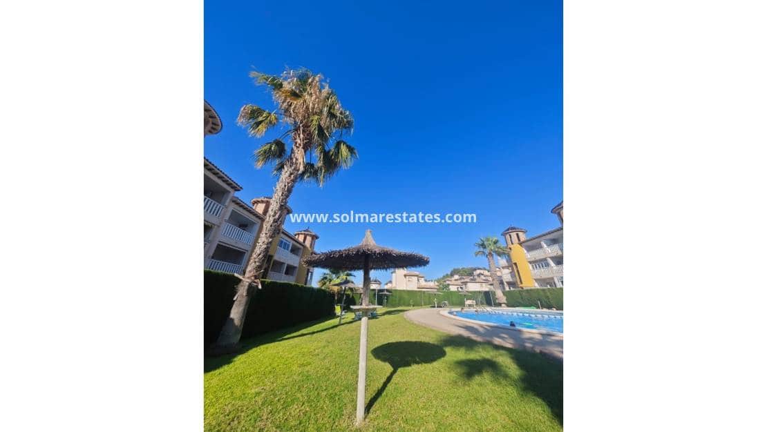 Apartamento de 2 habitaciones en Villamartin en venta con piscina - 145.000 € (Ref: 9948541)