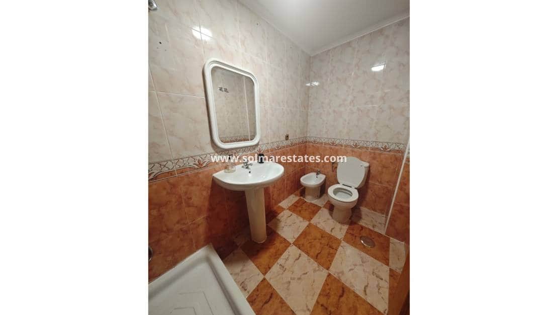Apartamento de 2 habitaciones en Villamartin en venta con piscina - 145.000 € (Ref: 9948541)