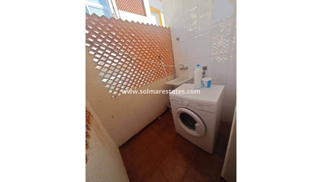 Apartamento de 2 habitaciones en Villamartin en venta con piscina - 145.000 € (Ref: 9948541)