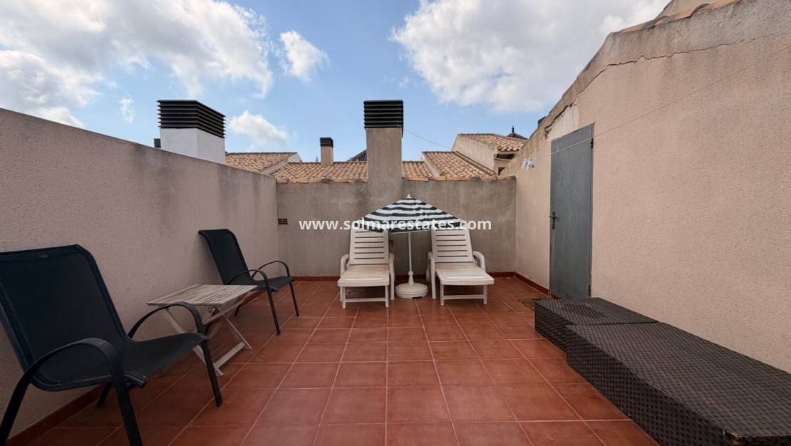 2 soveværelse Lejlighed til salg i Villamartin med swimmingpool - € 135.000 (Ref: 9948541)