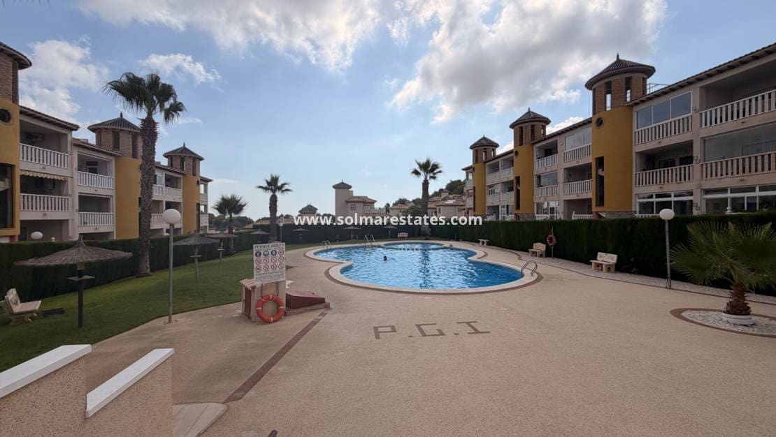 2 soveværelse Lejlighed til salg i Villamartin med swimmingpool - € 135.000 (Ref: 9948541)