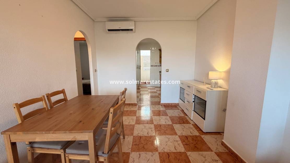 2 soveværelse Lejlighed til salg i Villamartin med swimmingpool - € 135.000 (Ref: 9948541)
