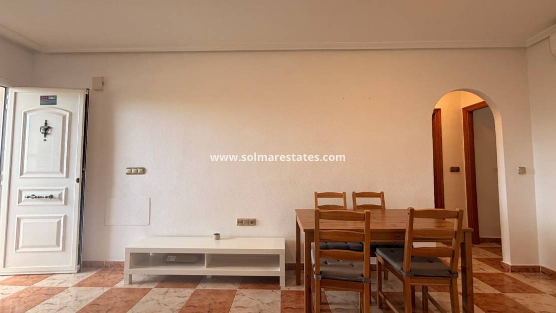 2 soveværelse Lejlighed til salg i Villamartin med swimmingpool - € 135.000 (Ref: 9948541)