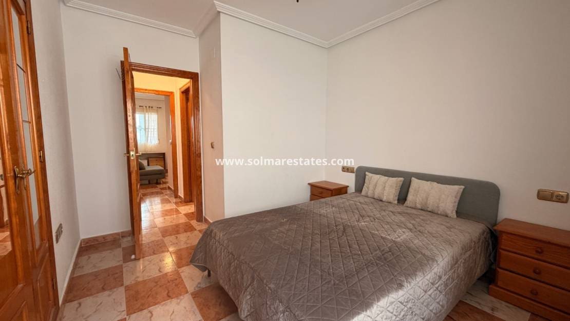 2 soveværelse Lejlighed til salg i Villamartin med swimmingpool - € 135.000 (Ref: 9948541)
