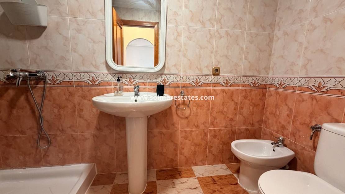 2 soveværelse Lejlighed til salg i Villamartin med swimmingpool - € 135.000 (Ref: 9948541)