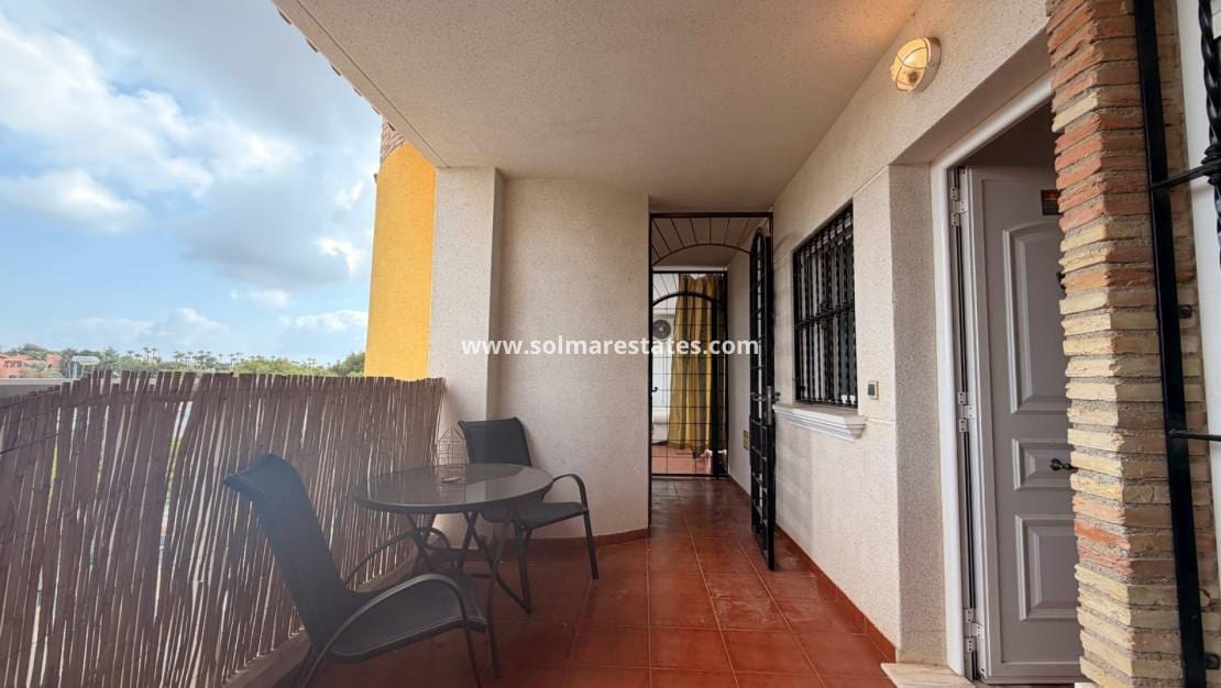 2 soveværelse Lejlighed til salg i Villamartin med swimmingpool - € 135.000 (Ref: 9948541)