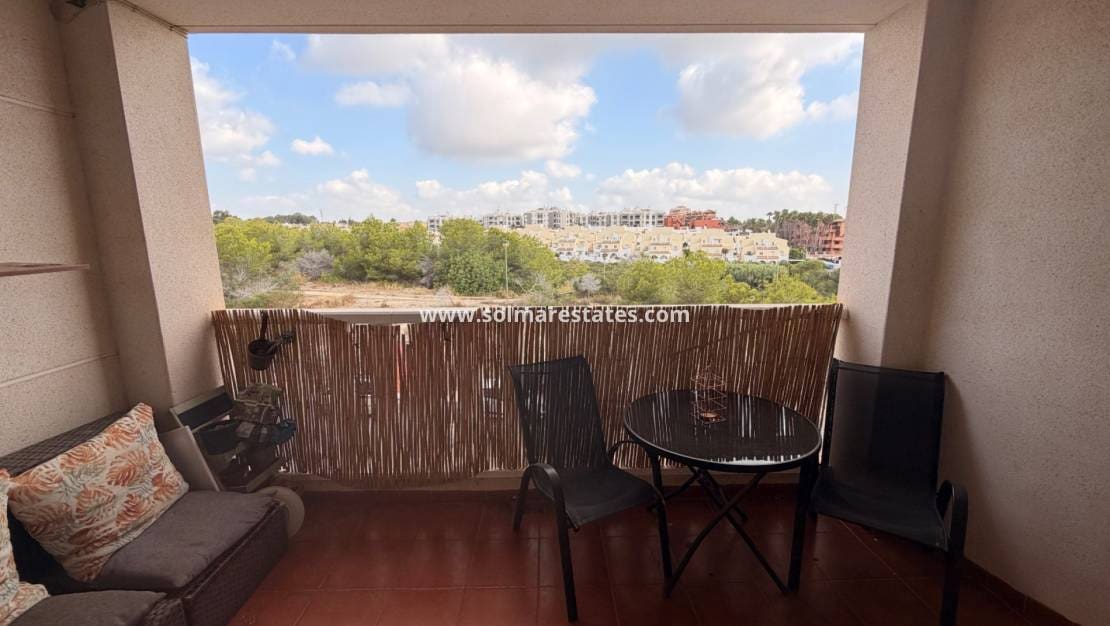 2 soveværelse Lejlighed til salg i Villamartin med swimmingpool - € 135.000 (Ref: 9948541)
