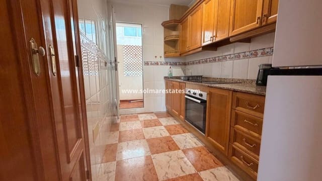 2 soveværelse Lejlighed til salg i Villamartin, Orihuela med swimmingpool - € 135.000 (Ref: 9948541)