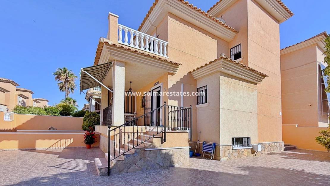 4 soveværelse Villa til salg i Los Altos med swimmingpool - € 379.000 (Ref: 9948543)