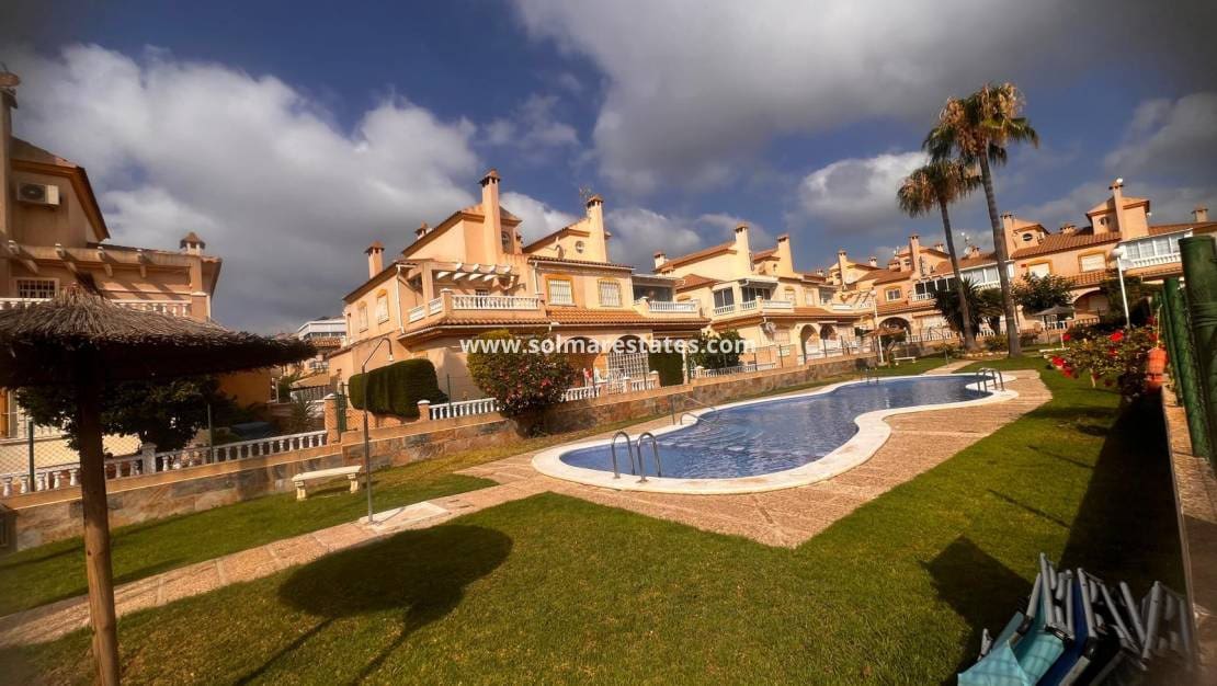3 camera da letto Casa in vendita in Playa Flamenca con piscina - 245.000 € (Rif: 9948544)