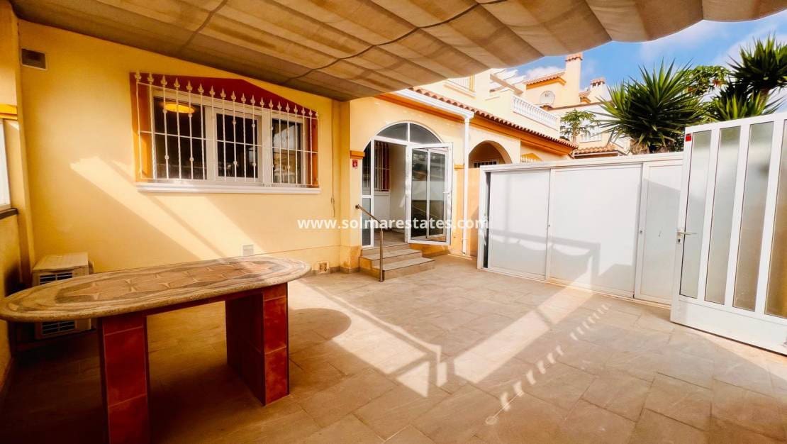 3 camera da letto Casa in vendita in Playa Flamenca con piscina - 245.000 € (Rif: 9948544)