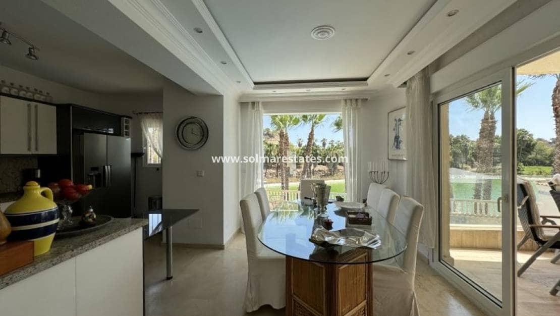 3 slaapkamer Villa te koop in Villamartin met zwembad - € 579.995 (Ref: 9948545)