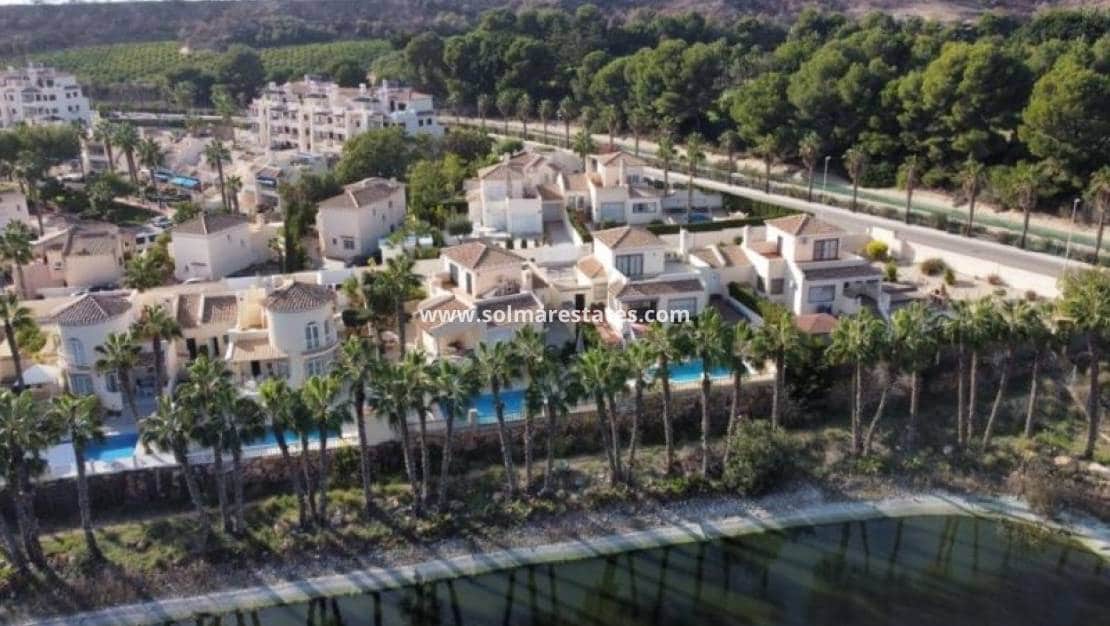 3 slaapkamer Villa te koop in Villamartin met zwembad - € 579.995 (Ref: 9948545)