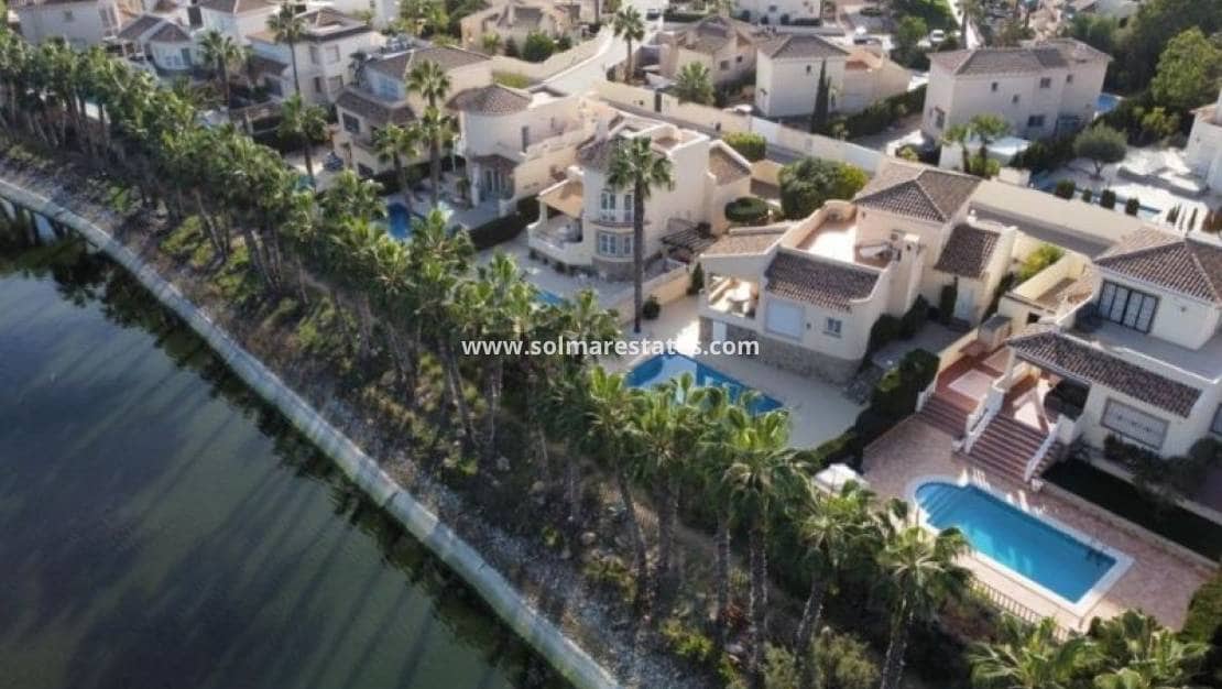 3 slaapkamer Villa te koop in Villamartin met zwembad - € 579.995 (Ref: 9948545)