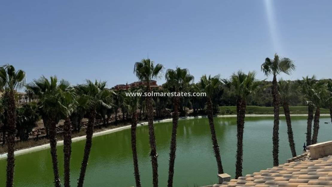 3 slaapkamer Villa te koop in Villamartin met zwembad - € 579.995 (Ref: 9948545)