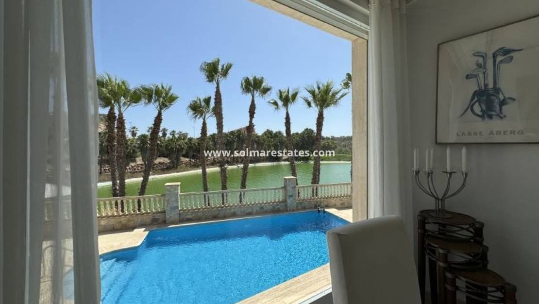 3 slaapkamer Villa te koop in Villamartin met zwembad - € 579.995 (Ref: 9948545)