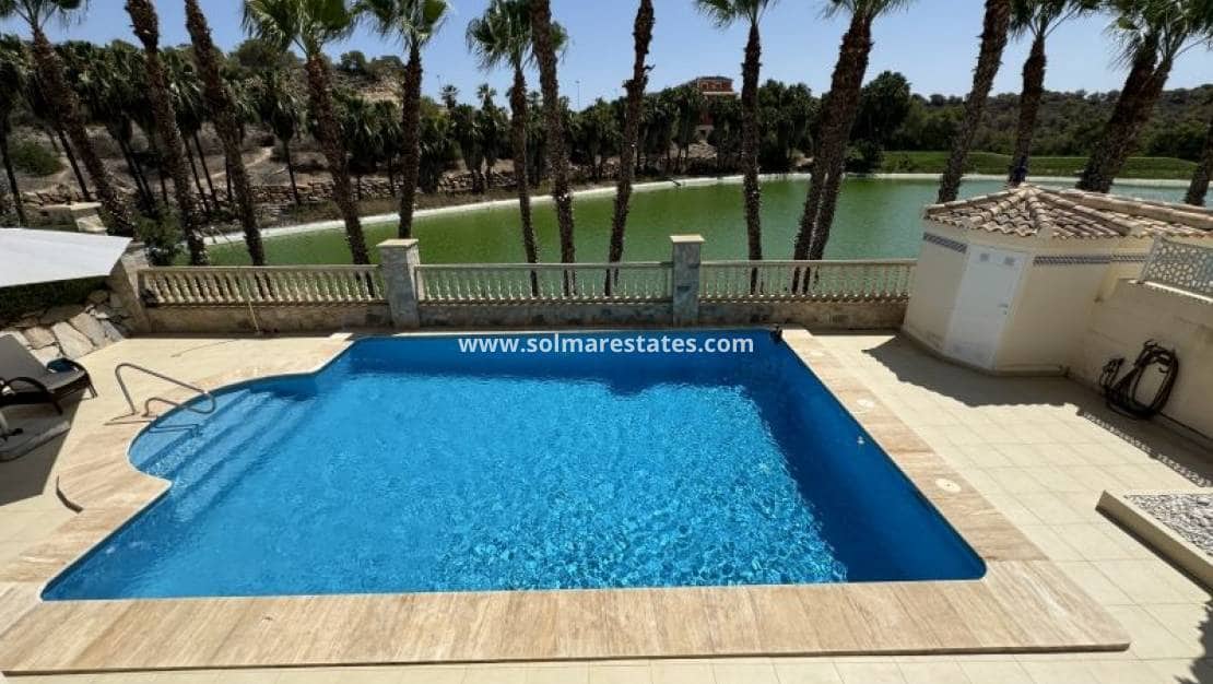 3 slaapkamer Villa te koop in Villamartin met zwembad - € 579.995 (Ref: 9948545)