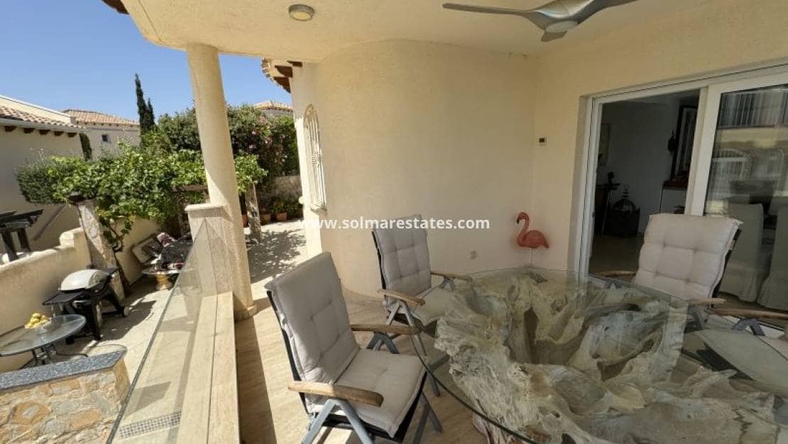 3 slaapkamer Villa te koop in Villamartin met zwembad - € 579.995 (Ref: 9948545)