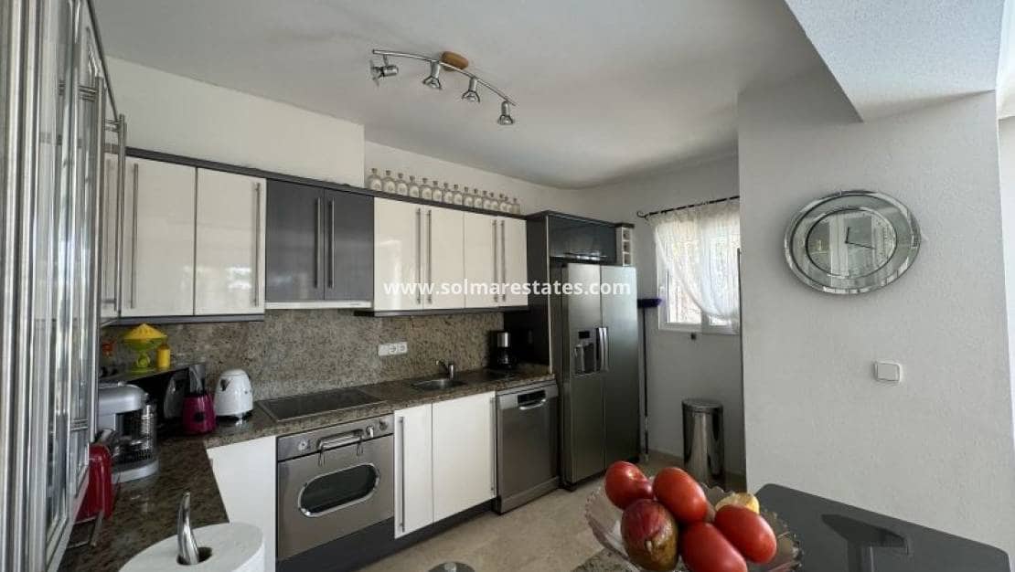 3 slaapkamer Villa te koop in Villamartin met zwembad - € 579.995 (Ref: 9948545)