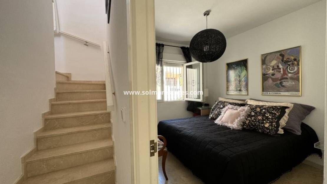 3 slaapkamer Villa te koop in Villamartin met zwembad - € 579.995 (Ref: 9948545)