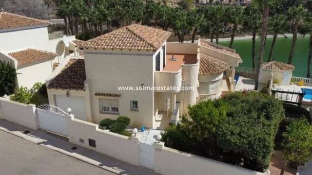 3 soverom Villa til salgs i Villamartin, Orihuela med svømmebasseng - € 579 995 (Ref: 9948545)